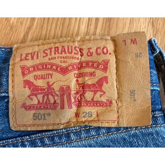Levis 501 Men's Distressed Denim Bermuda Shorts W28 L9 Blue Casual Style - Picture 4 of 5
